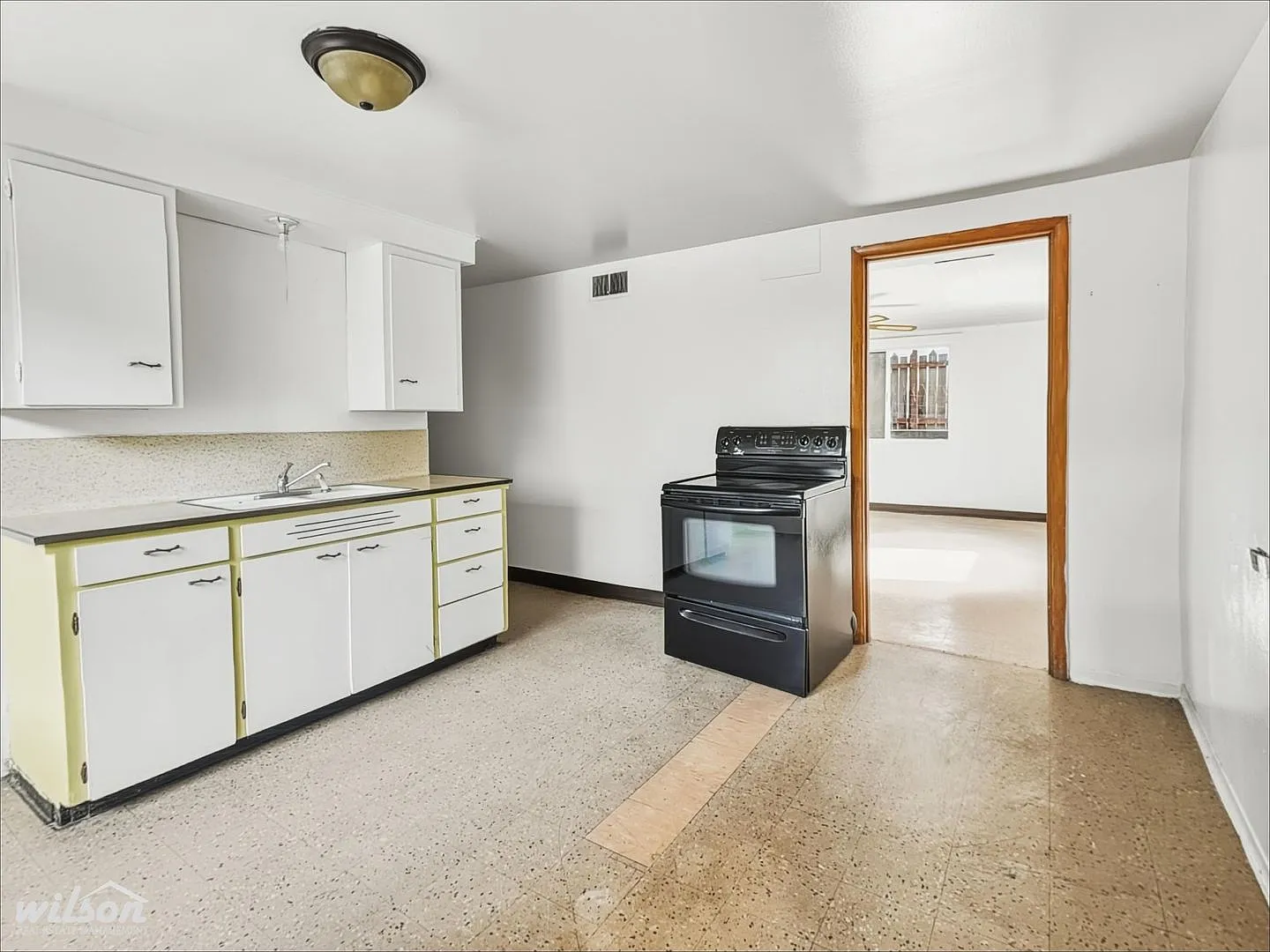 904 S 48th Ave — Photo 4
