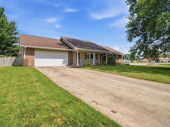 3rd image of 102 Irene Dr