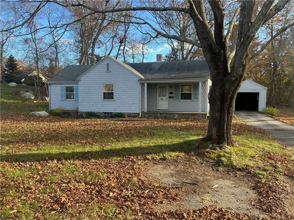 11 Hubbard St, Westerly, RI 02891