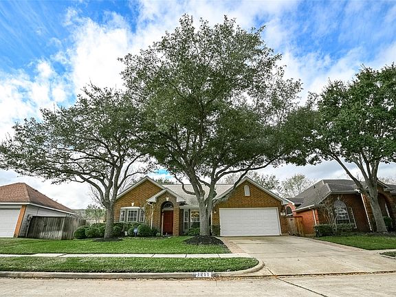 2nd image of 1211 Wood Haven Ct
