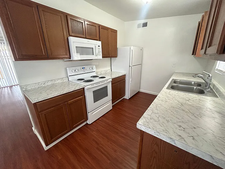 1405 E McWilliams Ave — Photo 9