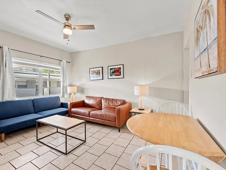 1127 NE 5th Ave #4 — Photo 8