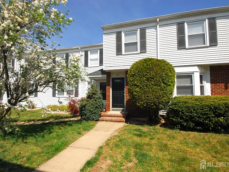 21 Rosewood Ct — Photo 2
