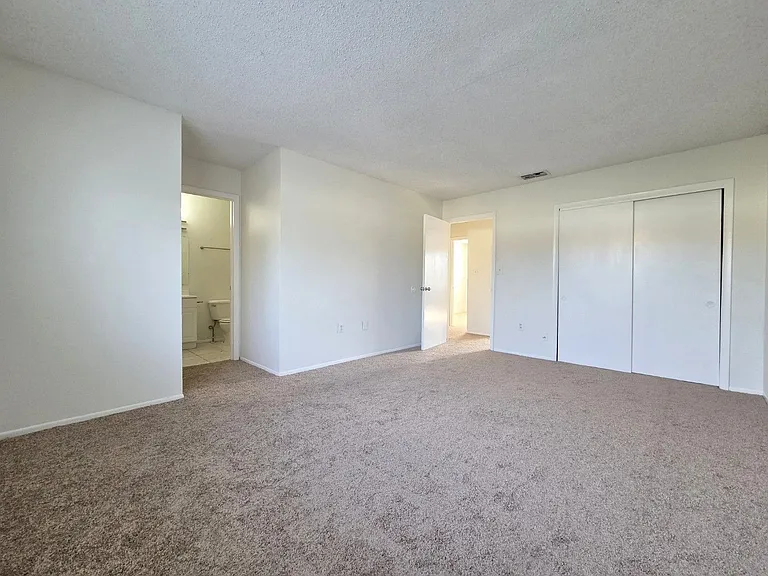 219 Debora Ct — Photo 13
