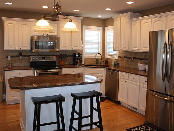3rd image of 4414 Newton Cir