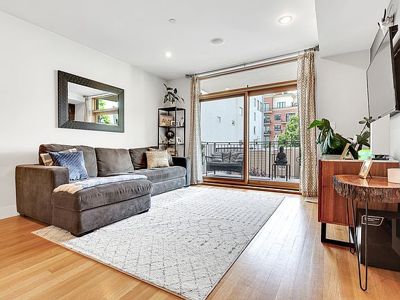 2nd image of 184 India St APT 3B