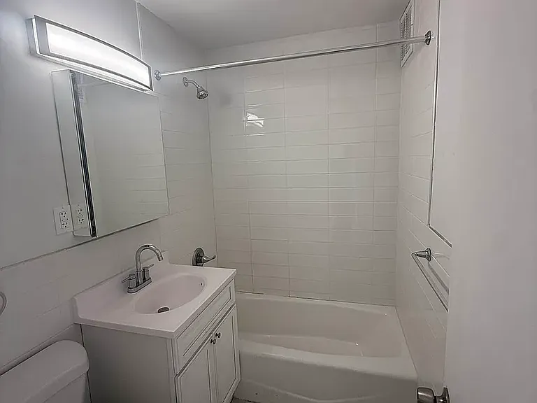 2355 E 12th St #4R — Photo 4