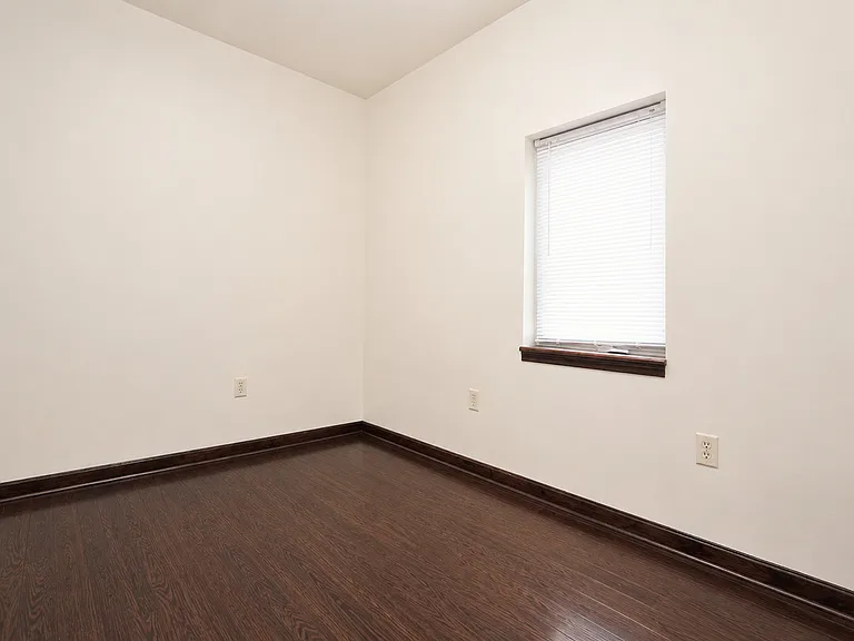 312 E North St — Photo 14