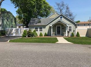 353 Neptune Ave, West Babylon, NY 11704