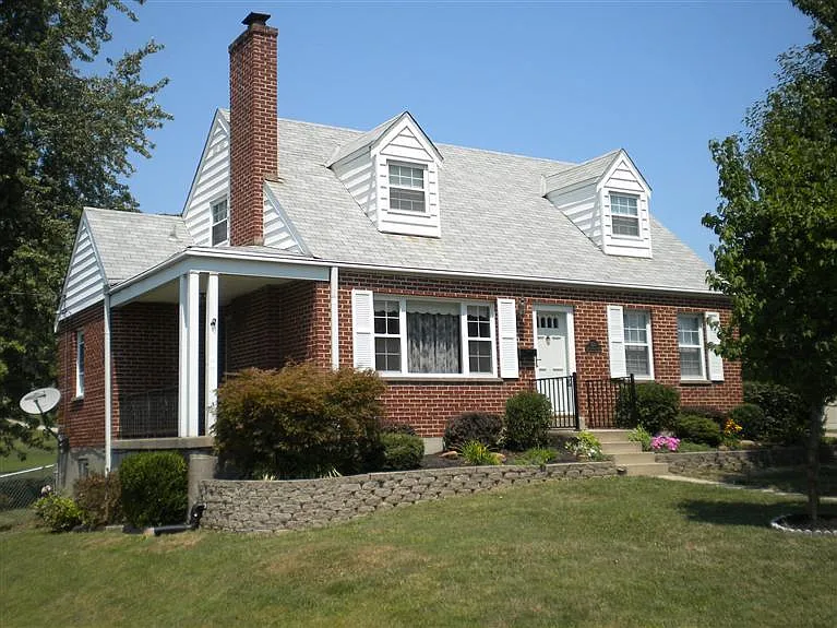 320 S Grand Ave photo 1