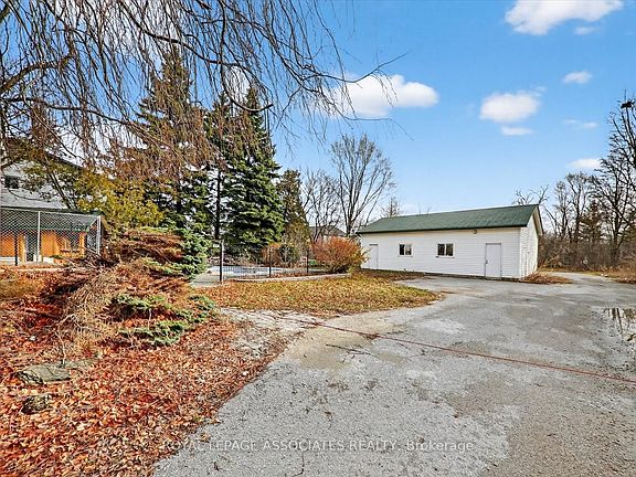 2nd image of 1485 Altona Rd