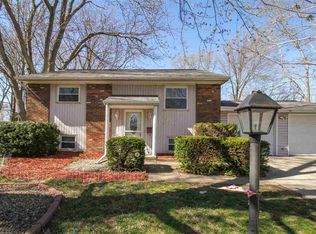 250 White Ave, Lincoln, IL 62656