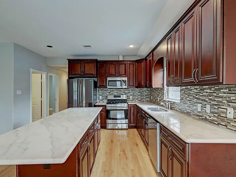 4210 Marina St — Photo 4