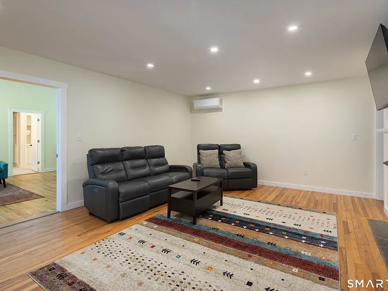 9 Woodcrest Ln — Photo 10