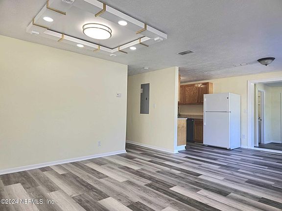 5th image of 8822 HARE Avenue
