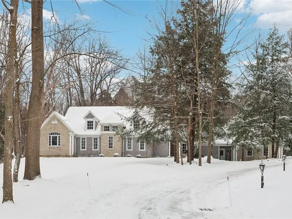 2921 Hunters Woods Ln, Willoughby Hills, OH 44094