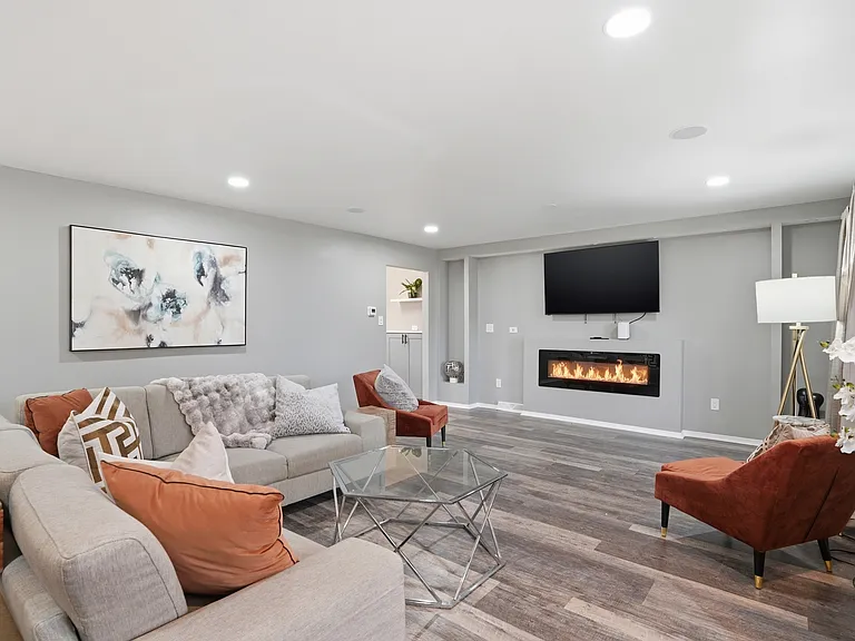 1865 W 64th Pl — Photo 5
