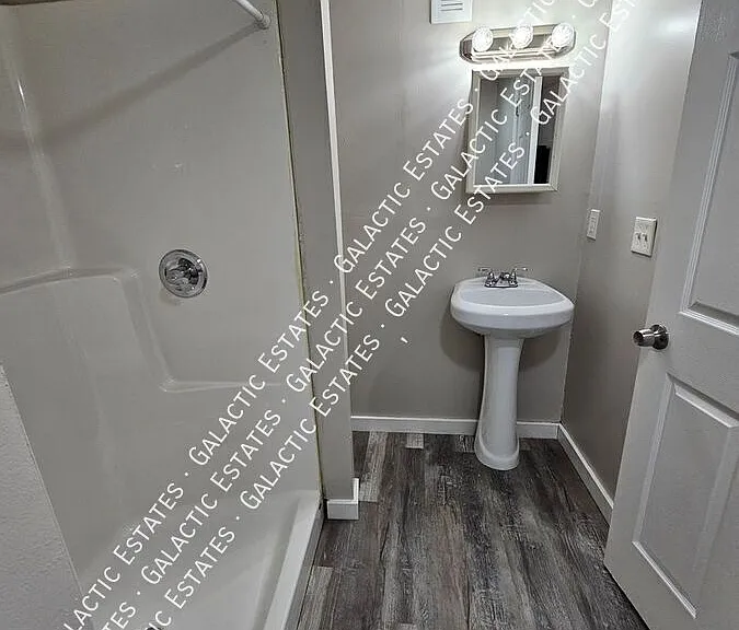 155 Beech St #1R — Photo 6
