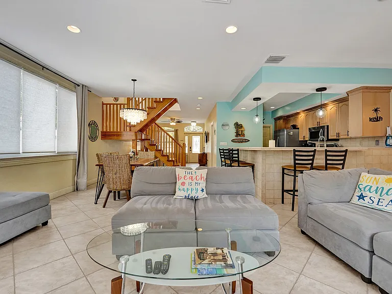 220 Pine Ave — Photo 14