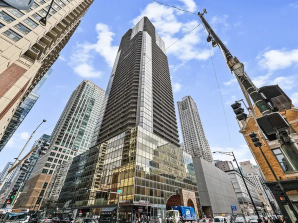 10 E Ontario St APT 3702, Chicago, IL 60611