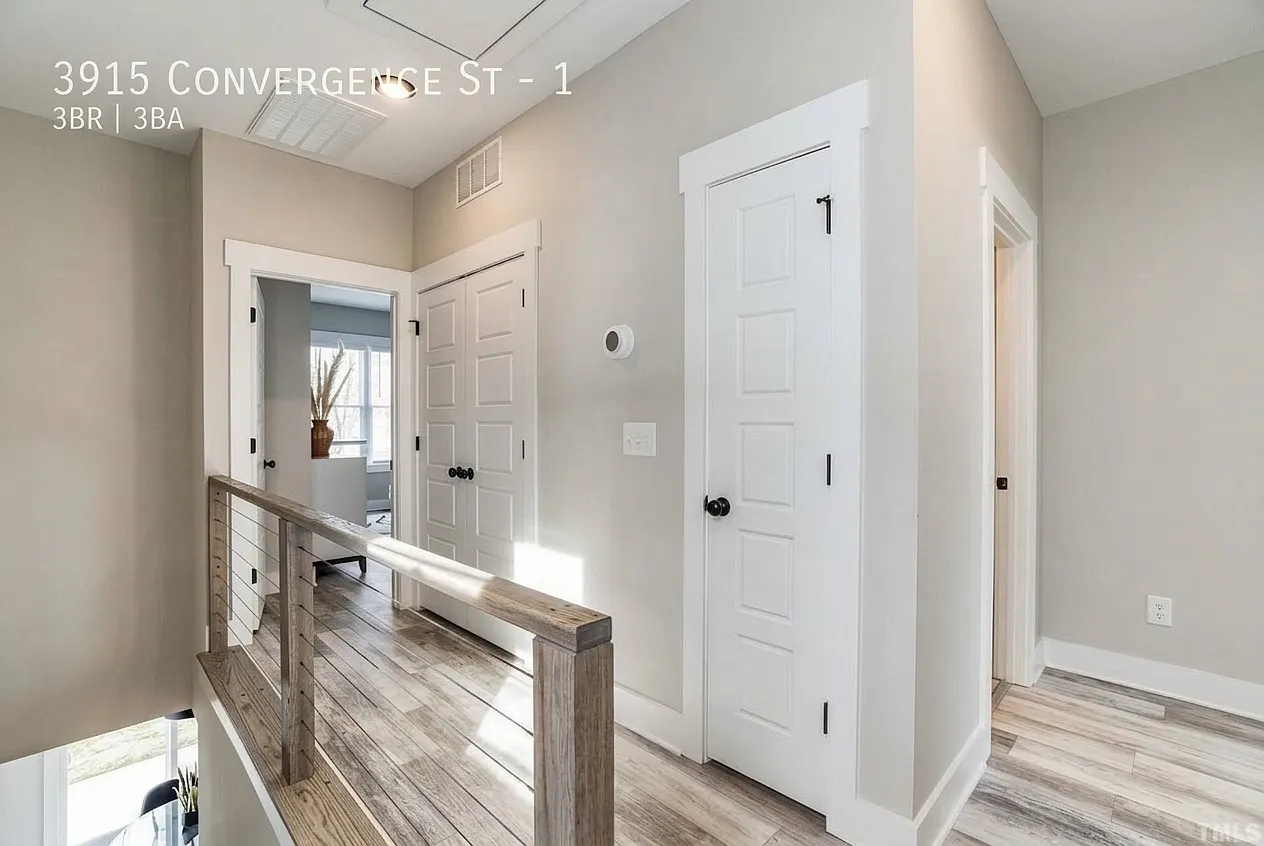3 bed, 2.5 bath, 1460 sqft, $1,799 — Photo 2