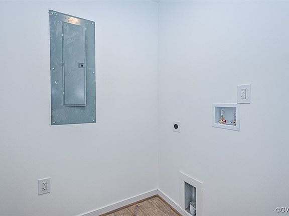 4th image of 623 Atwater Dr