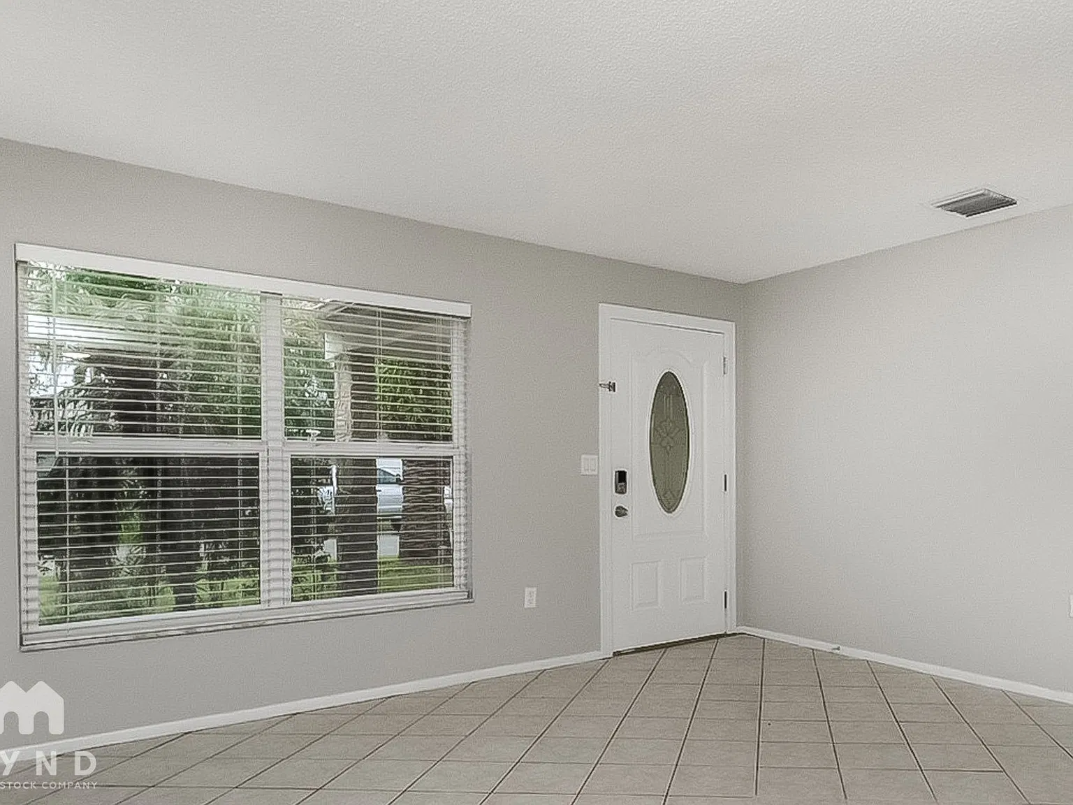3 bed, 2.0 bath, 1067 sqft, $1,905 — Photo 4