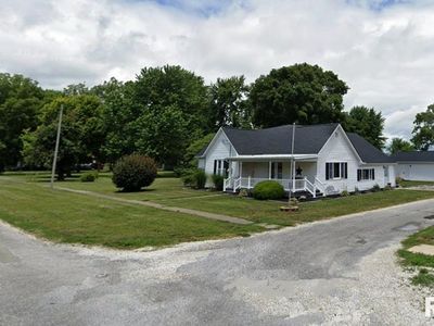 102 W Grand St, Modesto, IL, 62667