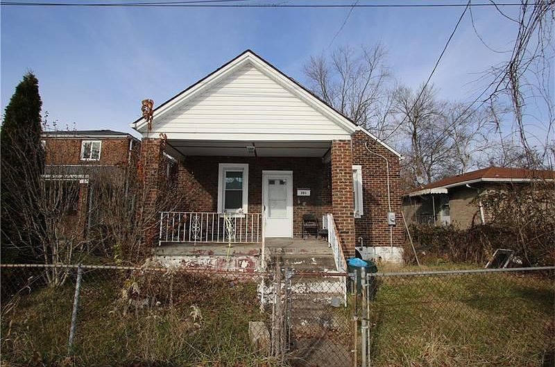 Spacious One Level Living Brick House w/ Newer Windows, Doors, Soffit, Facia, Hot Water Heater & Newer Hot Water Furnace (Boiler