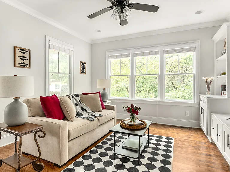 393 N Highland Ave NE #B — Photo 1