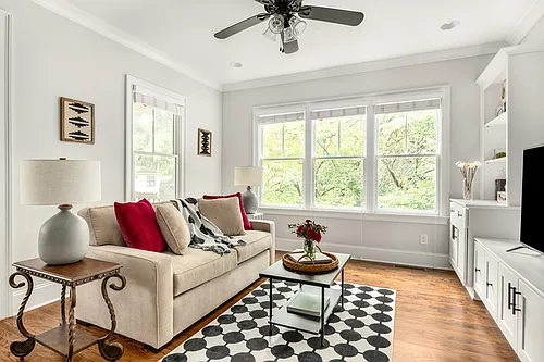 393 N Highland Ave NE #B Photo 1