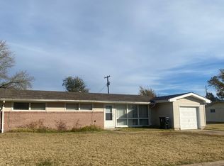 1212 Kingston Dr, Salina, KS 67401