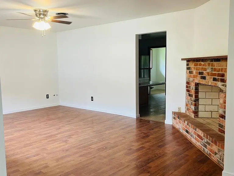 121 Mary Ln — Photo 4