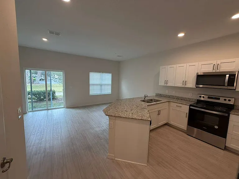 2124 Penny Ln — Photo 9