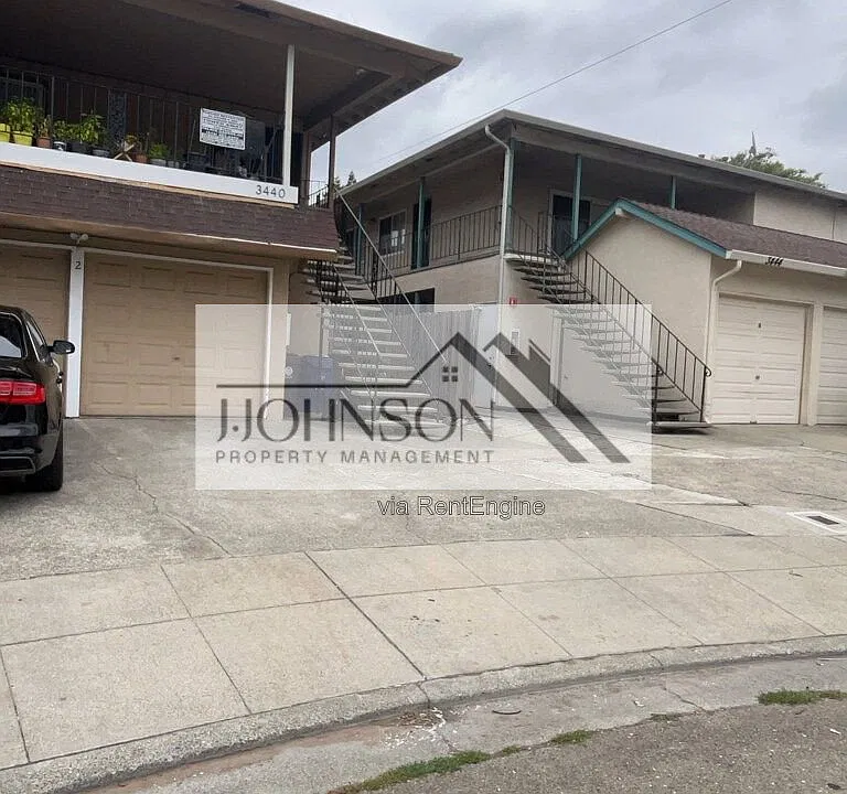 3440 Redwood Ct #2