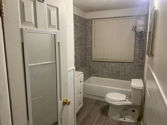 3rd image of 1115 N Oakes St
