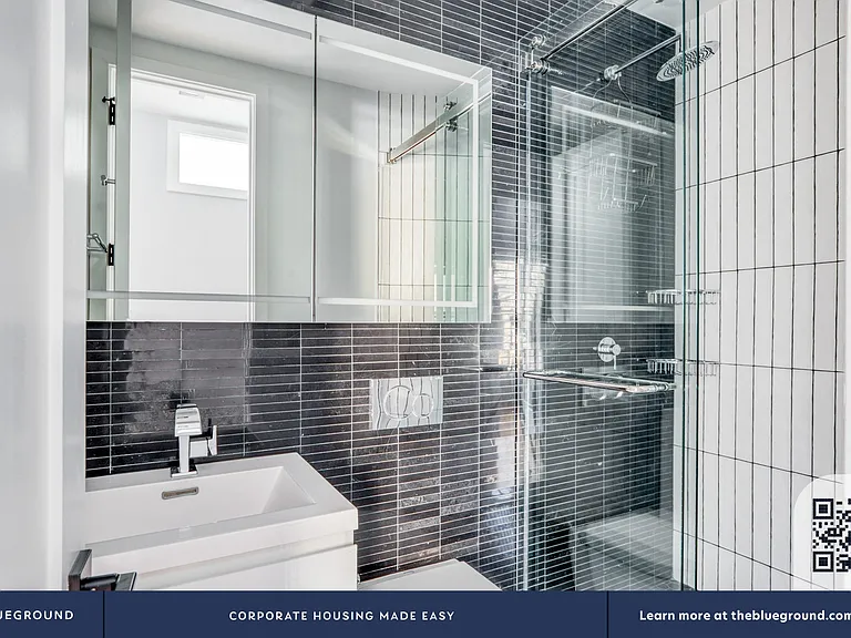 302 W 11th St #1 — Photo 19