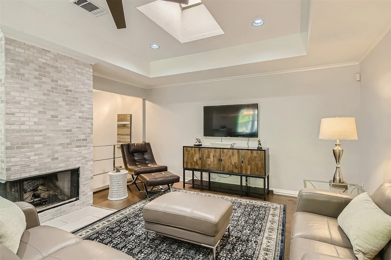 2 bed, 1553 sqft, $4,000 — Photo 1