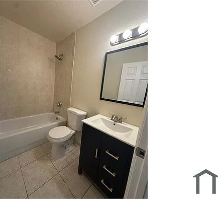 1239 NE 127th St #C — Photo 2