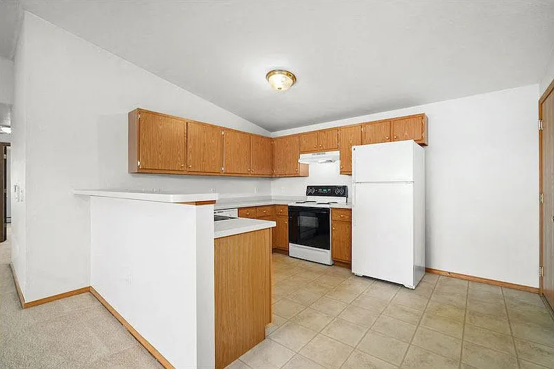 HILLTOP PARK APARTMENTS — Photo 3