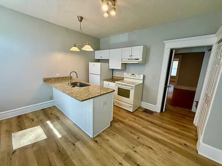325 Clinton St #325 — Photo 7