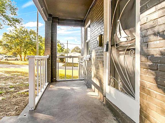 4th image of 101 Ellinor Ct #A