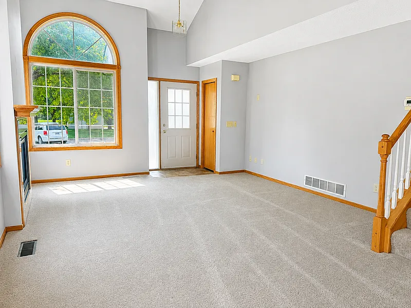 3 bed, 2.0 bath, 1645 sqft, $2,095 — Photo 3