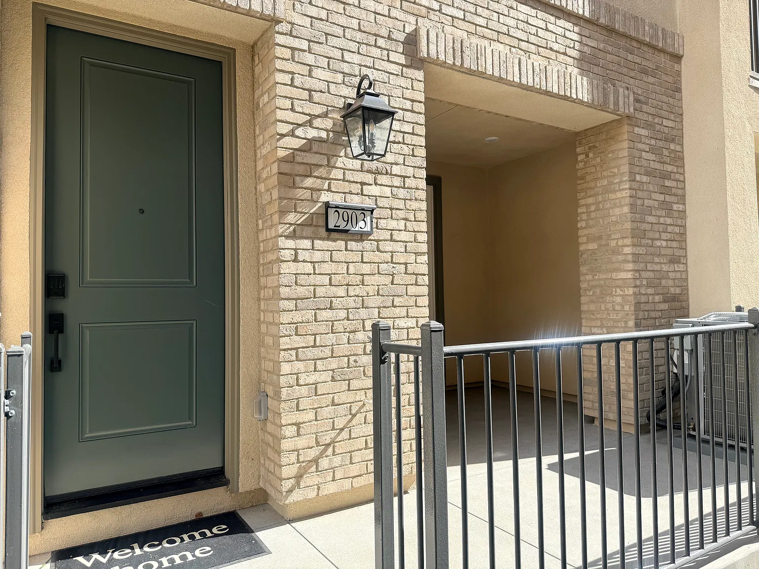 4 bed, 1704 sqft, $4,395 — Photo 4