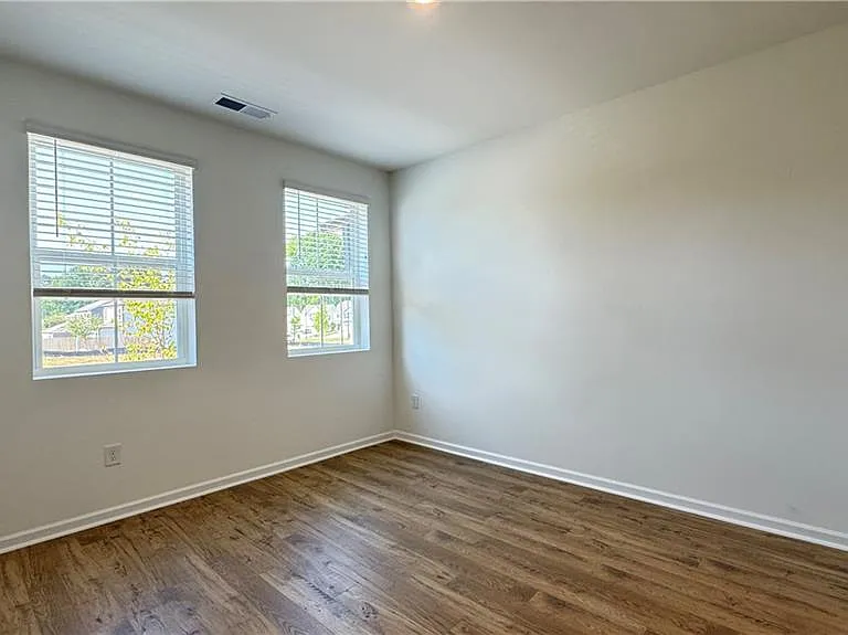 709 Alburgh Aly — Photo 3