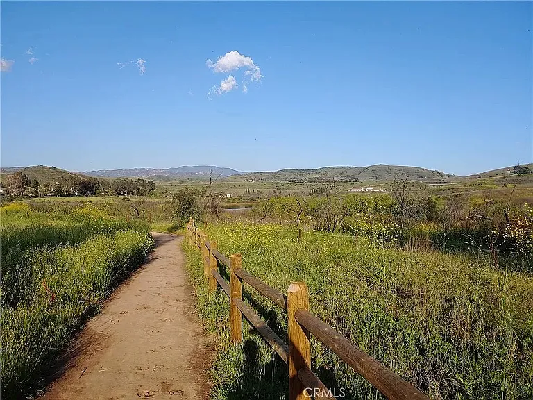 Close proximity to hiking trails