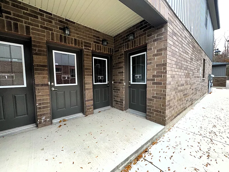 302 Edgehill Dr. — Photo 2