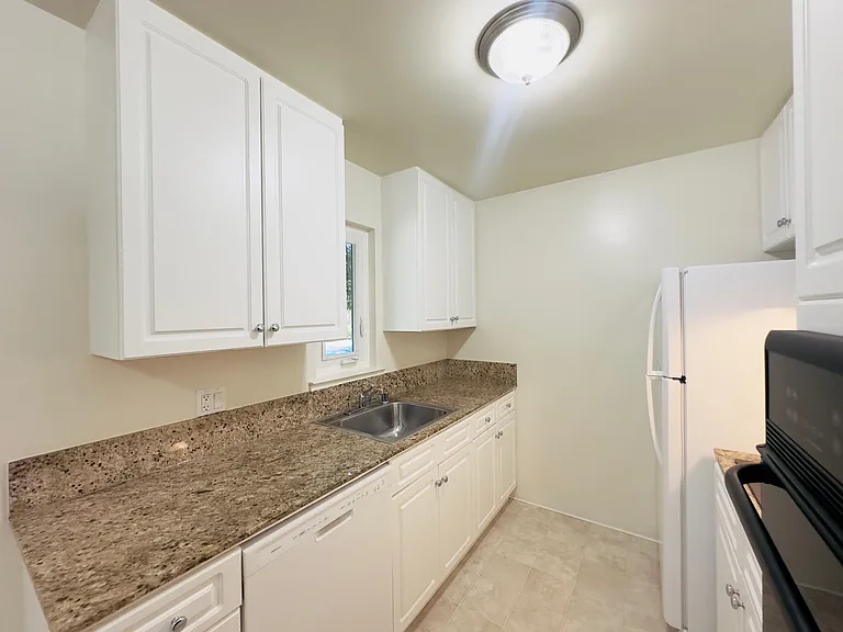 1311 Mills St — Photo 5