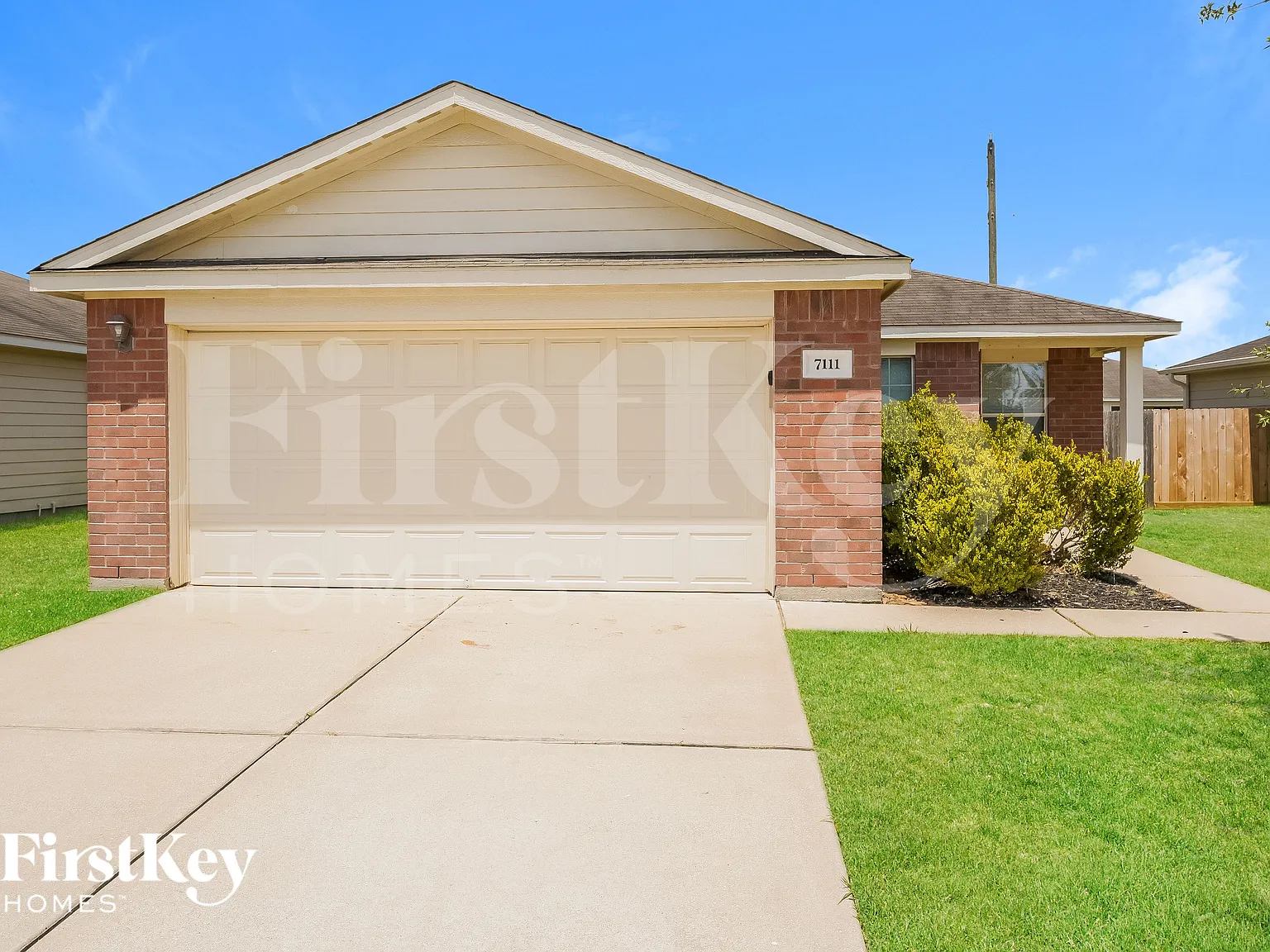 3 bed, 2.0 bath, 1352 sqft, $2,085 — Photo 1