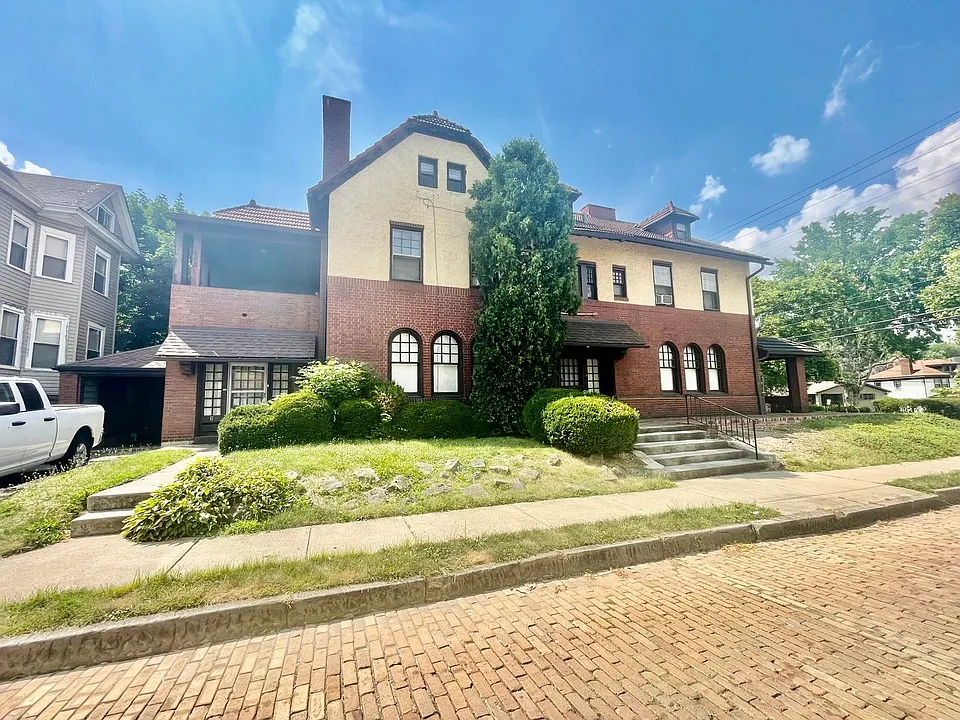 1939 Crafton Blvd